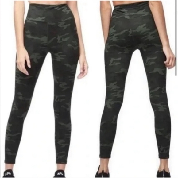 Good American Small High Rise Performance Leggings in Camo - Picture 1 of 6